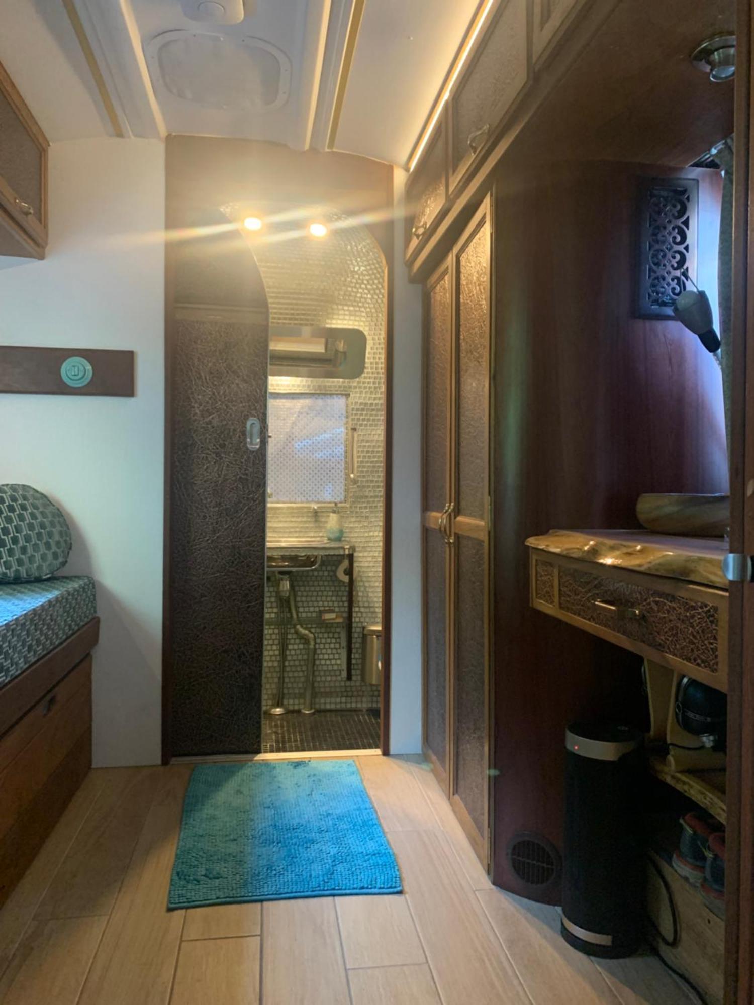 Holiday home The Silver Bullet - Secluded Urban Oasis *