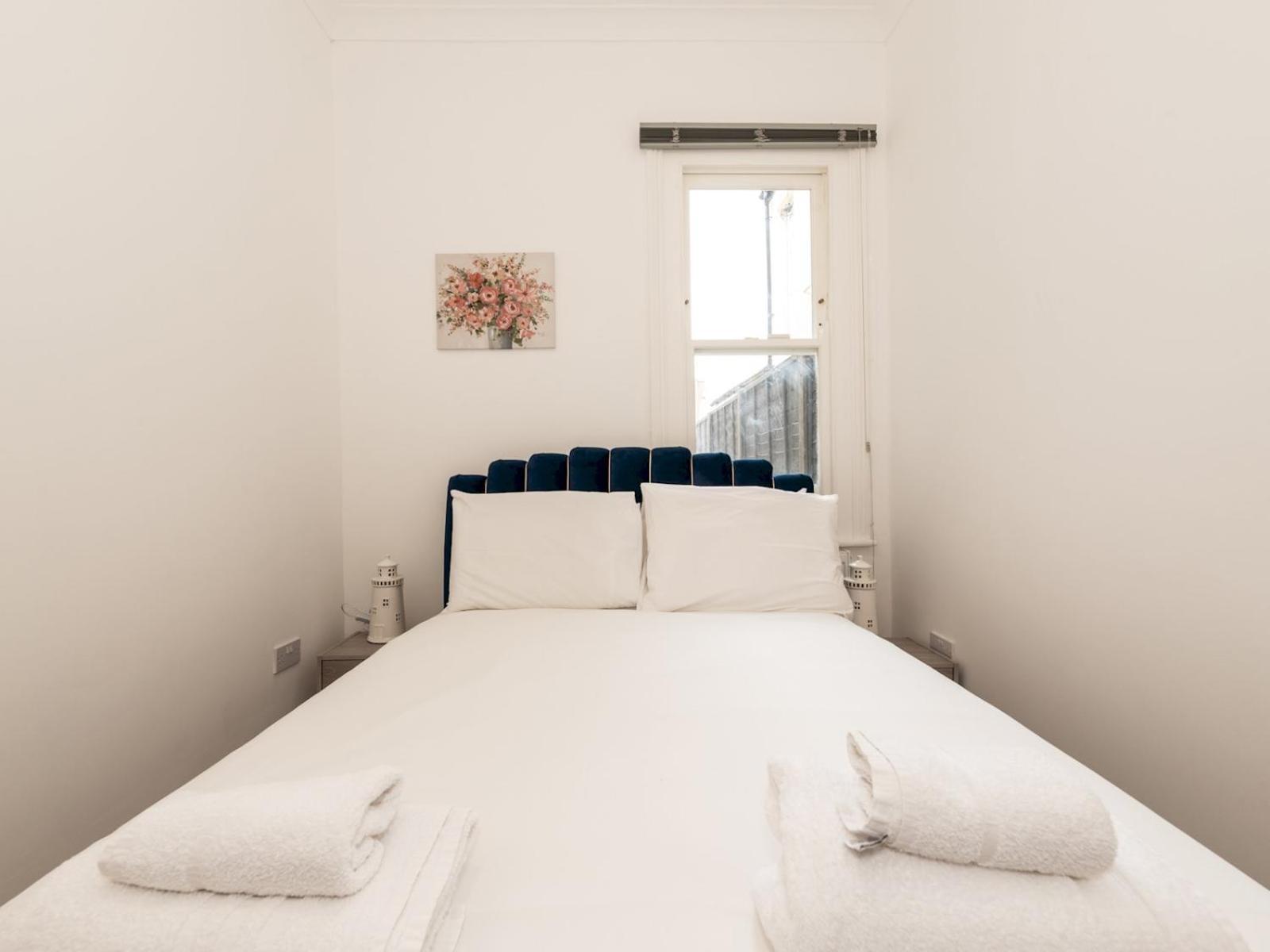 Stylish Newly Renovated Large With Garden Pass The Keys