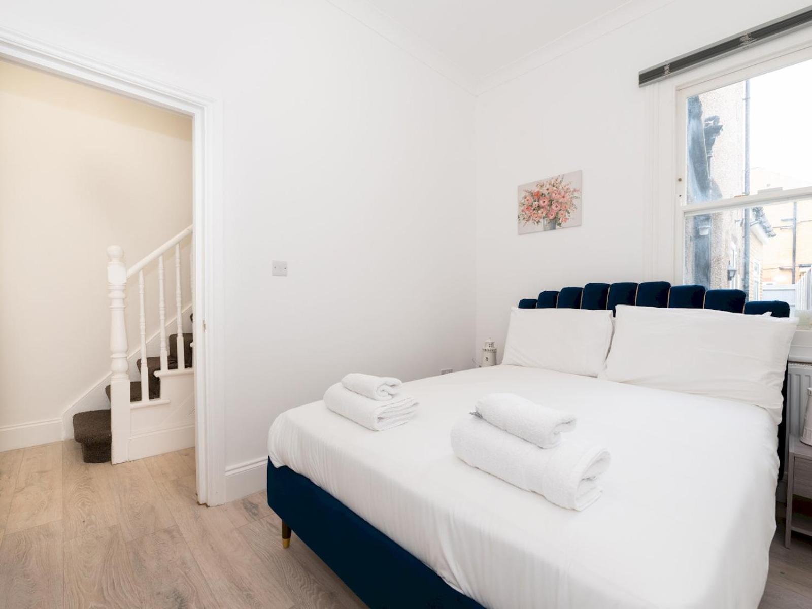 Stylish Newly Renovated Large With Garden Pass The Keys Holiday home *