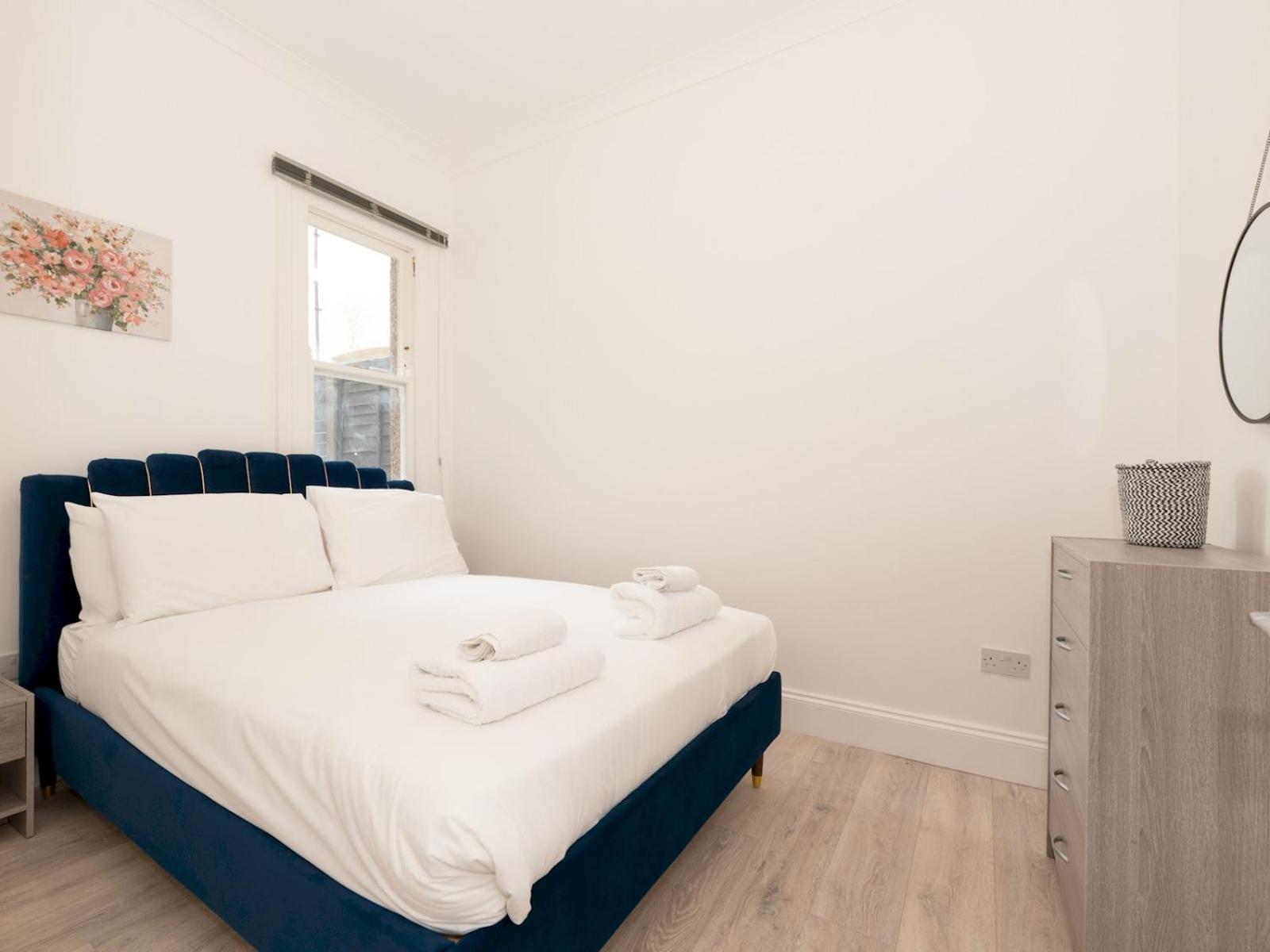 Stylish Newly Renovated Large With Garden Pass The Keys Holiday home London
