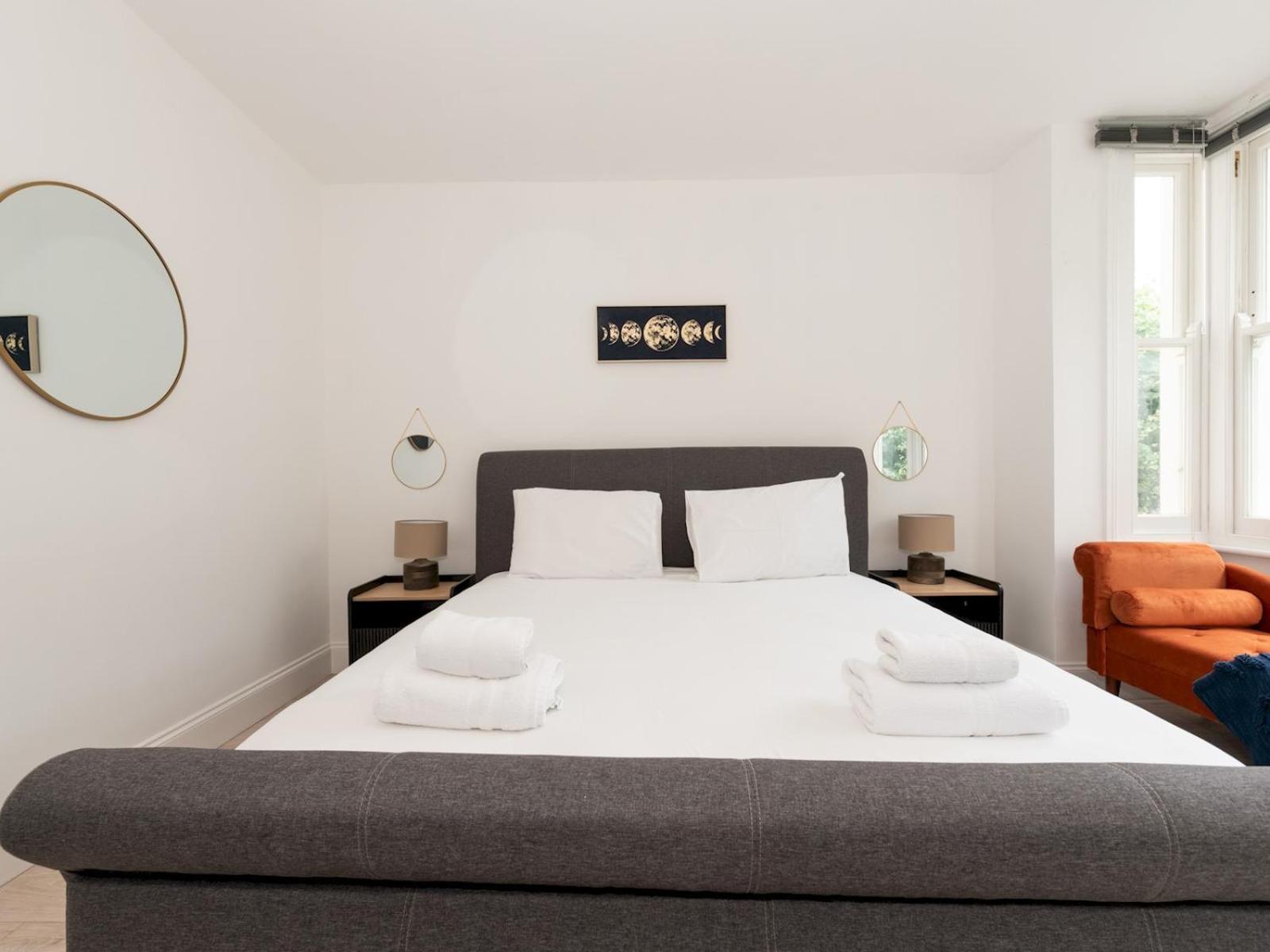 Stylish Newly Renovated Large With Garden Pass The Keys