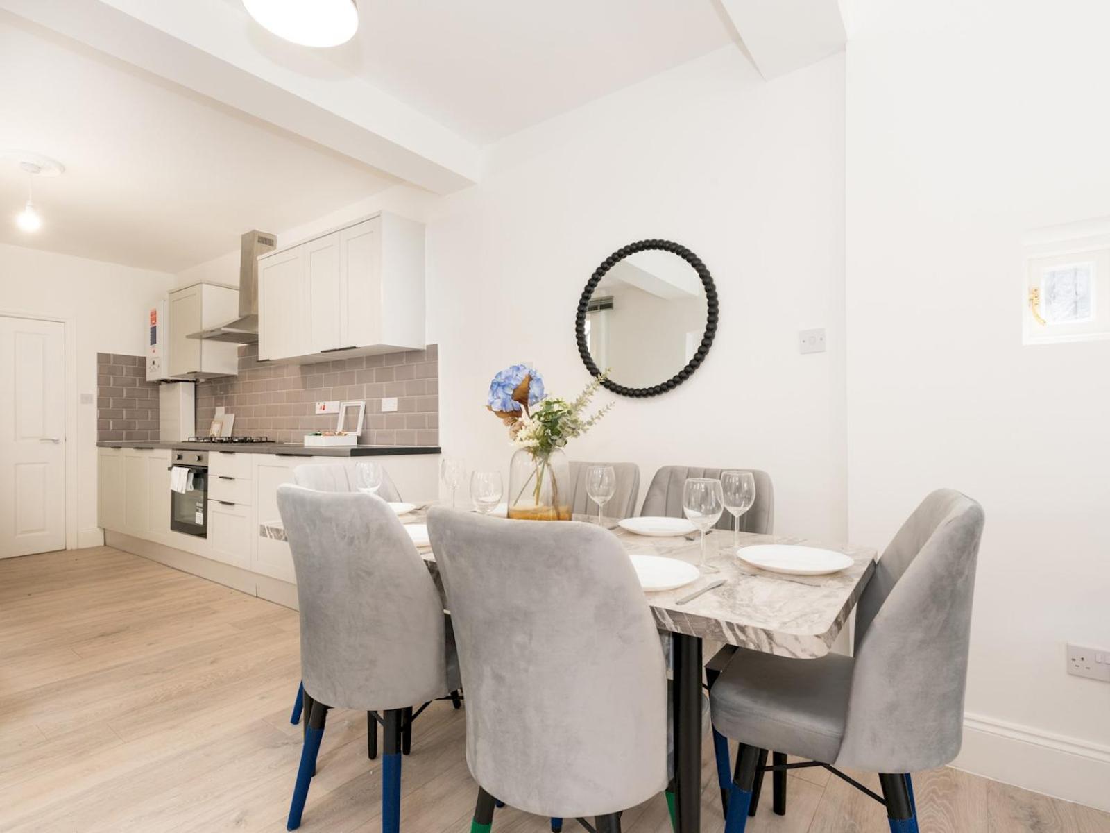 Stylish Newly Renovated Large With Garden Pass The Keys Holiday home *