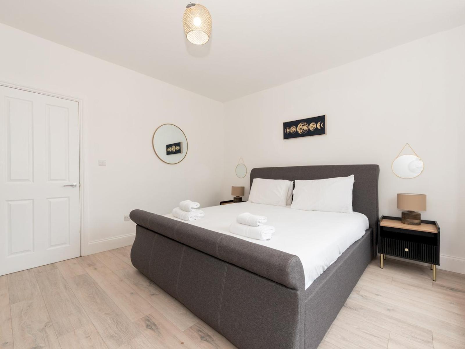 Stylish Newly Renovated Large With Garden Pass The Keys * London