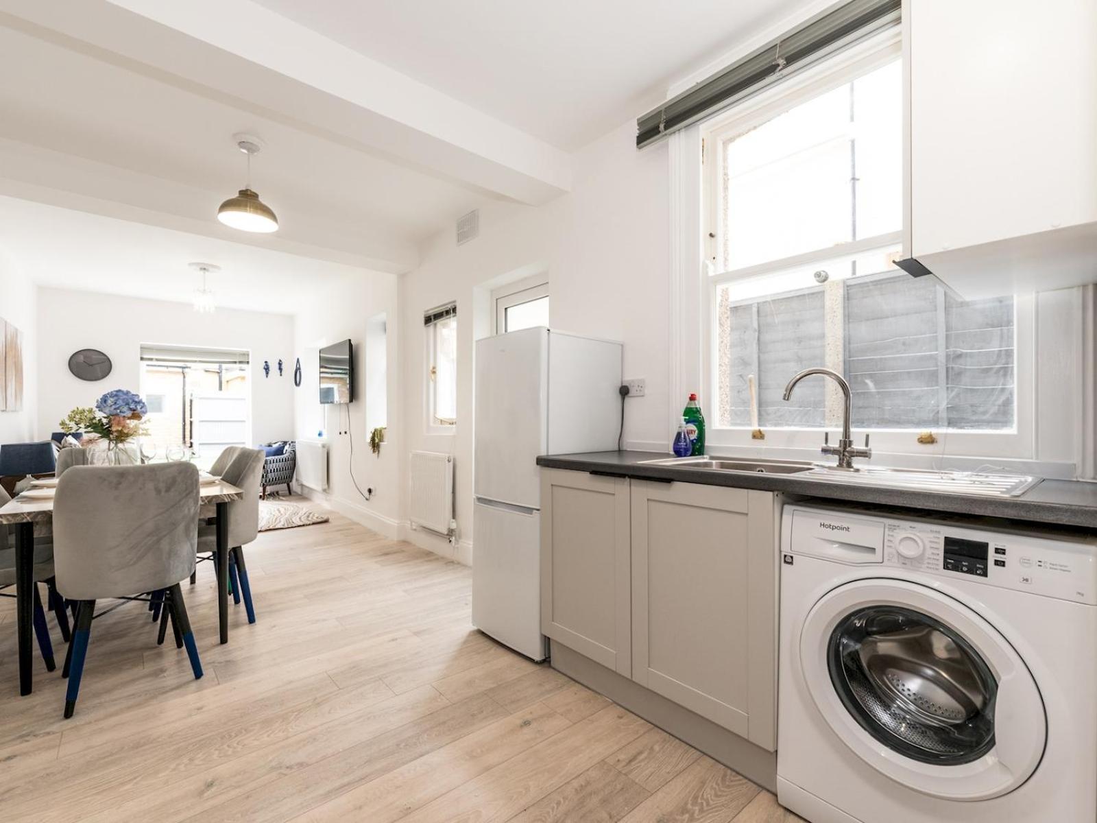 Stylish Newly Renovated Large With Garden Pass The Keys Holiday home London