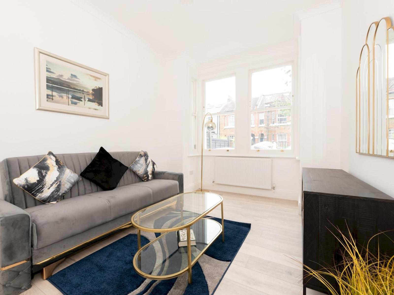 Stylish Newly Renovated Large With Garden Pass The Keys Holiday home London