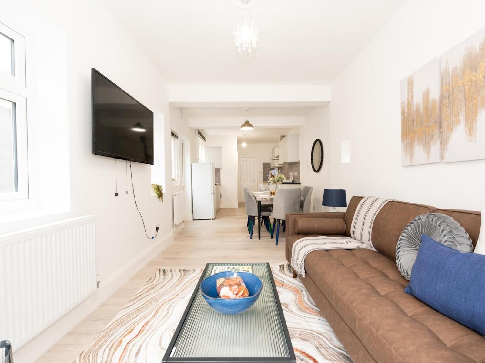 Stylish Newly Renovated Large With Garden Pass The Keys Holiday home *