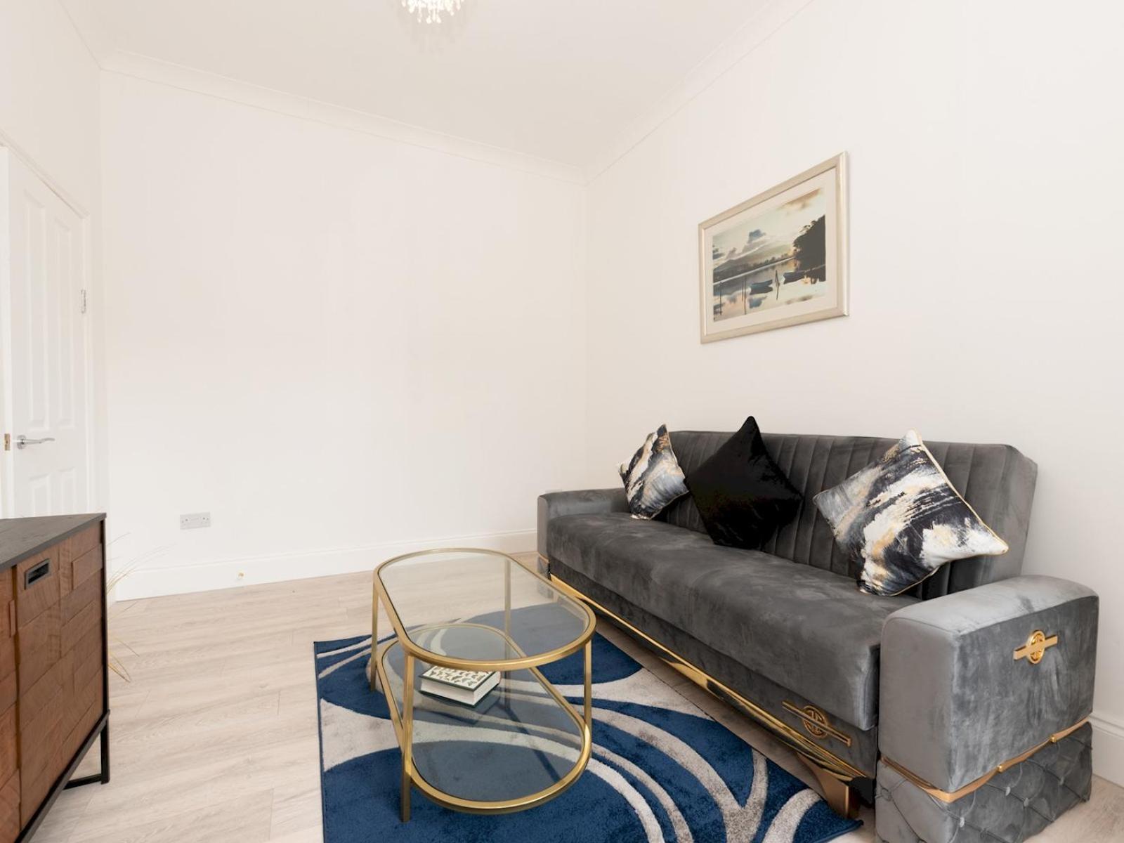 Stylish Newly Renovated Large With Garden Pass The Keys Holiday home London