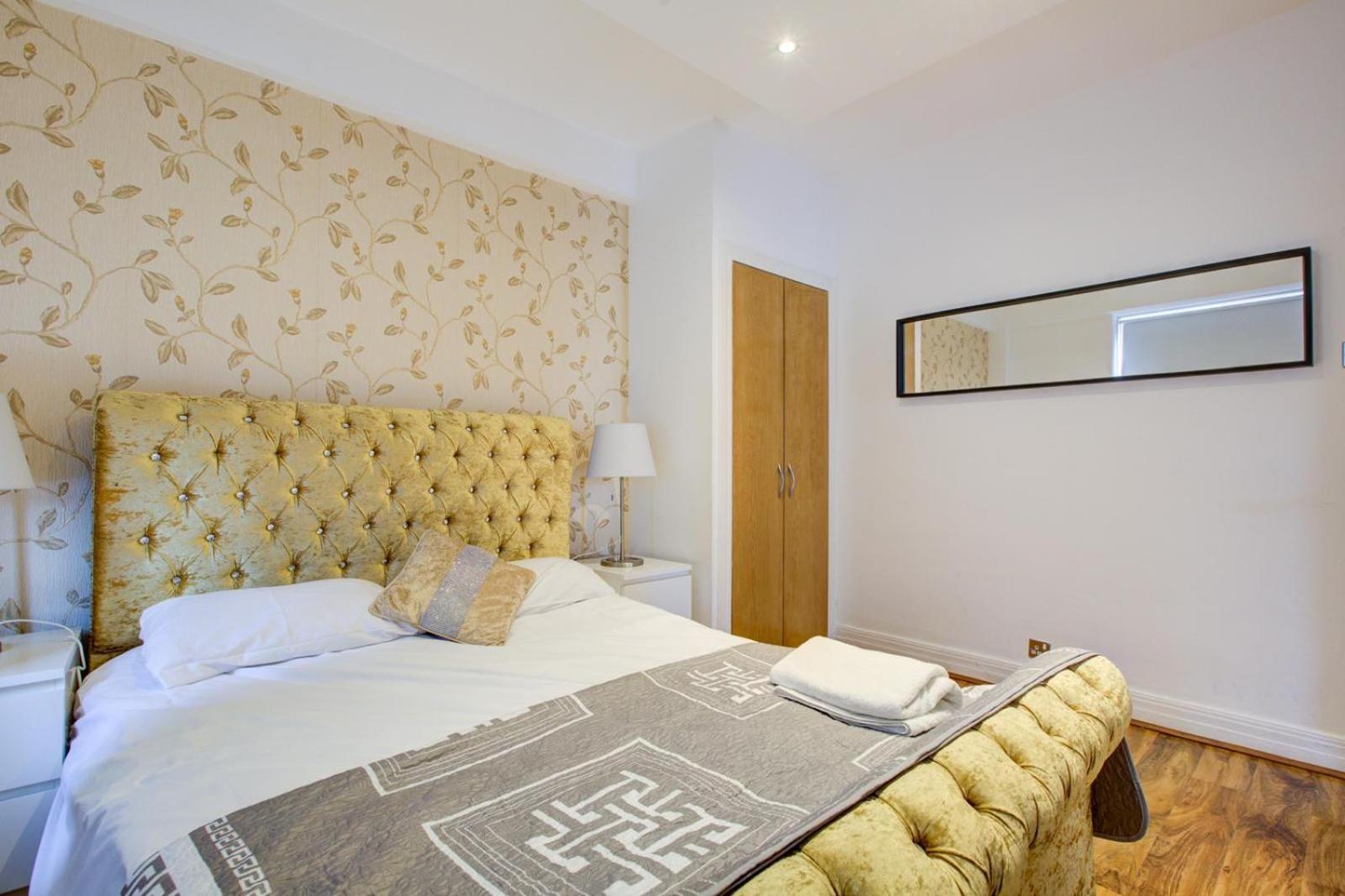 Knightsbridge Luxurious - Facing Harrods Apartment