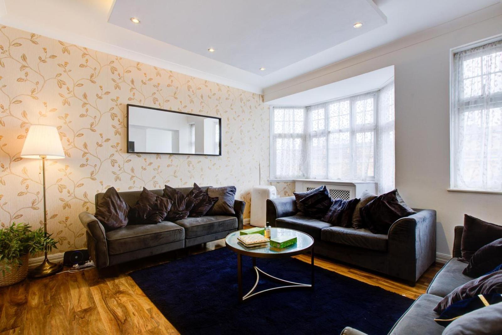 Knightsbridge Luxurious - Facing Harrods Apartment