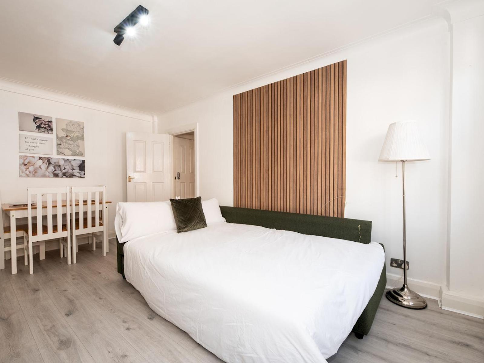 Pass The Keys Cosy One Bedroom Near Hyde Park Oxford Street Apartment *