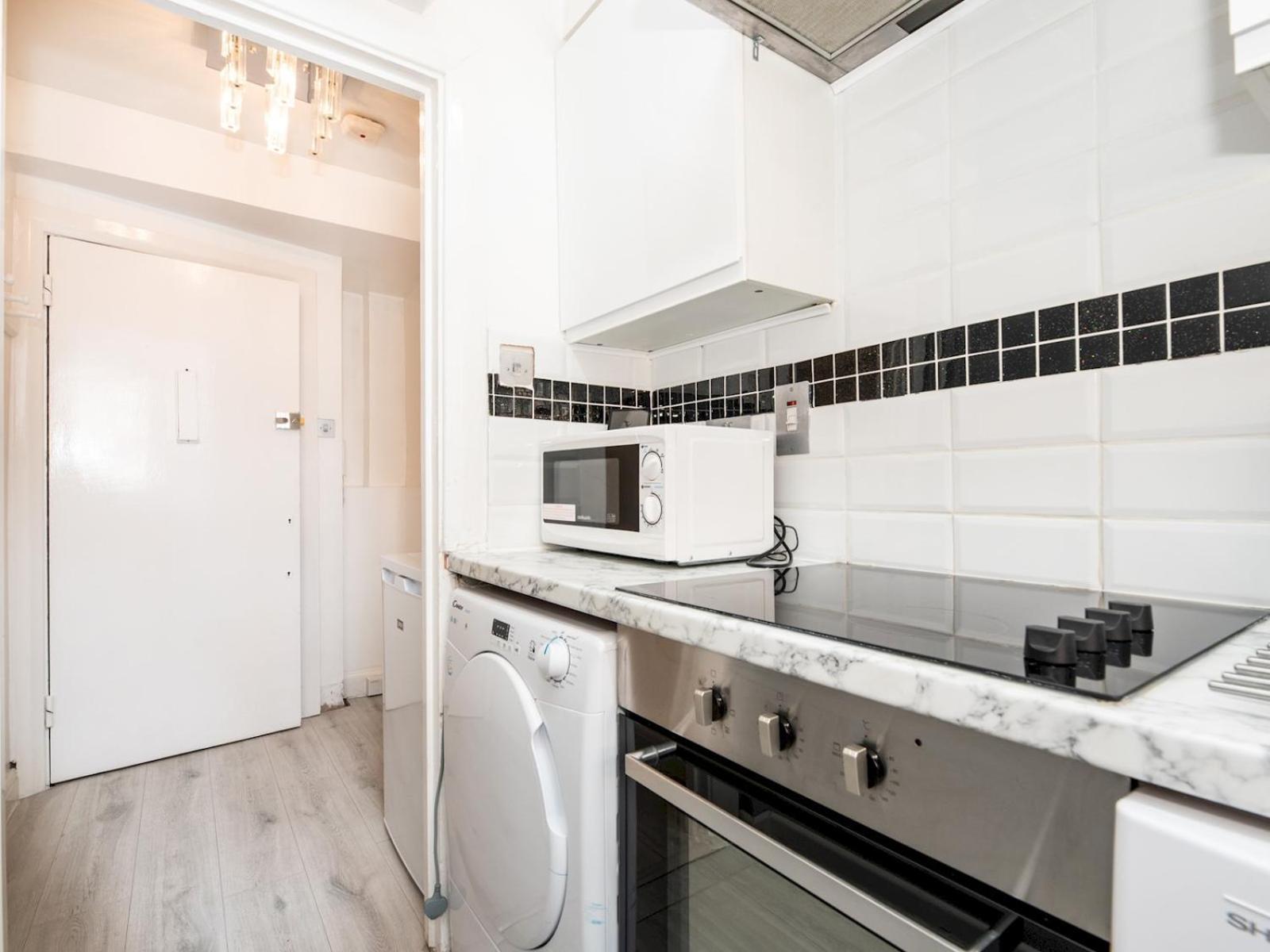 Pass The Keys Cosy One Bedroom Near Hyde Park Oxford Street Apartment *