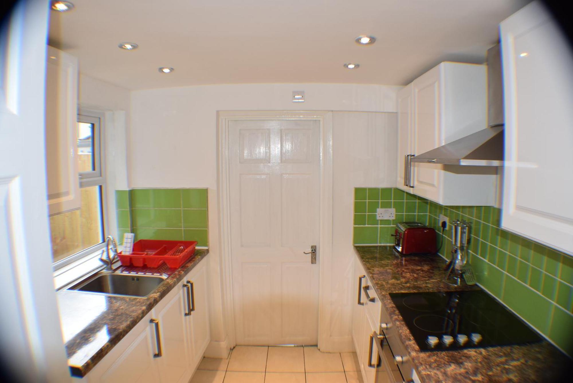 Apartment 3 Bedroom House - Walthamstow *