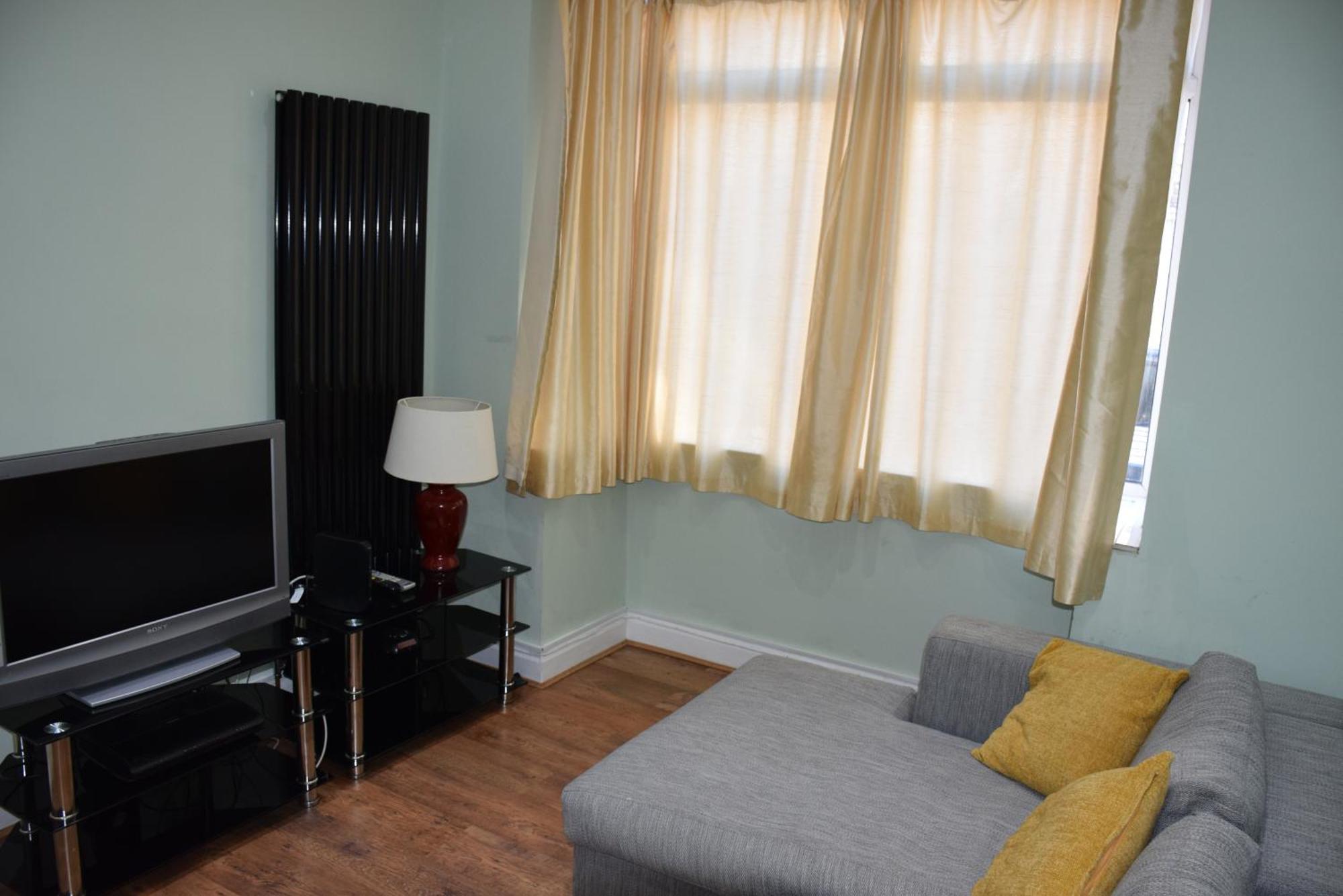 Apartment 3 Bedroom House - Walthamstow