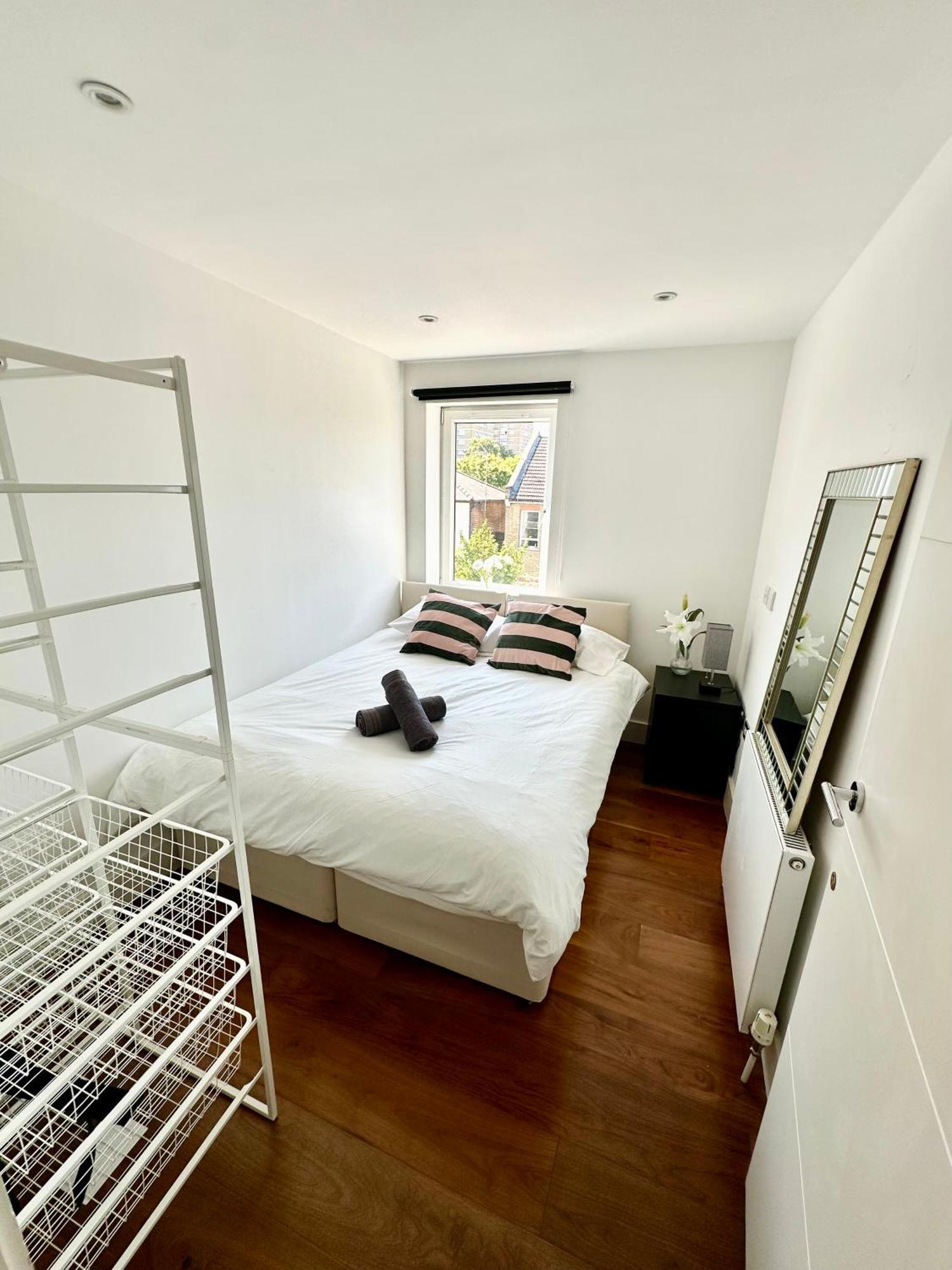 Large, Family Friendly 3-bed Flat In Wood * London