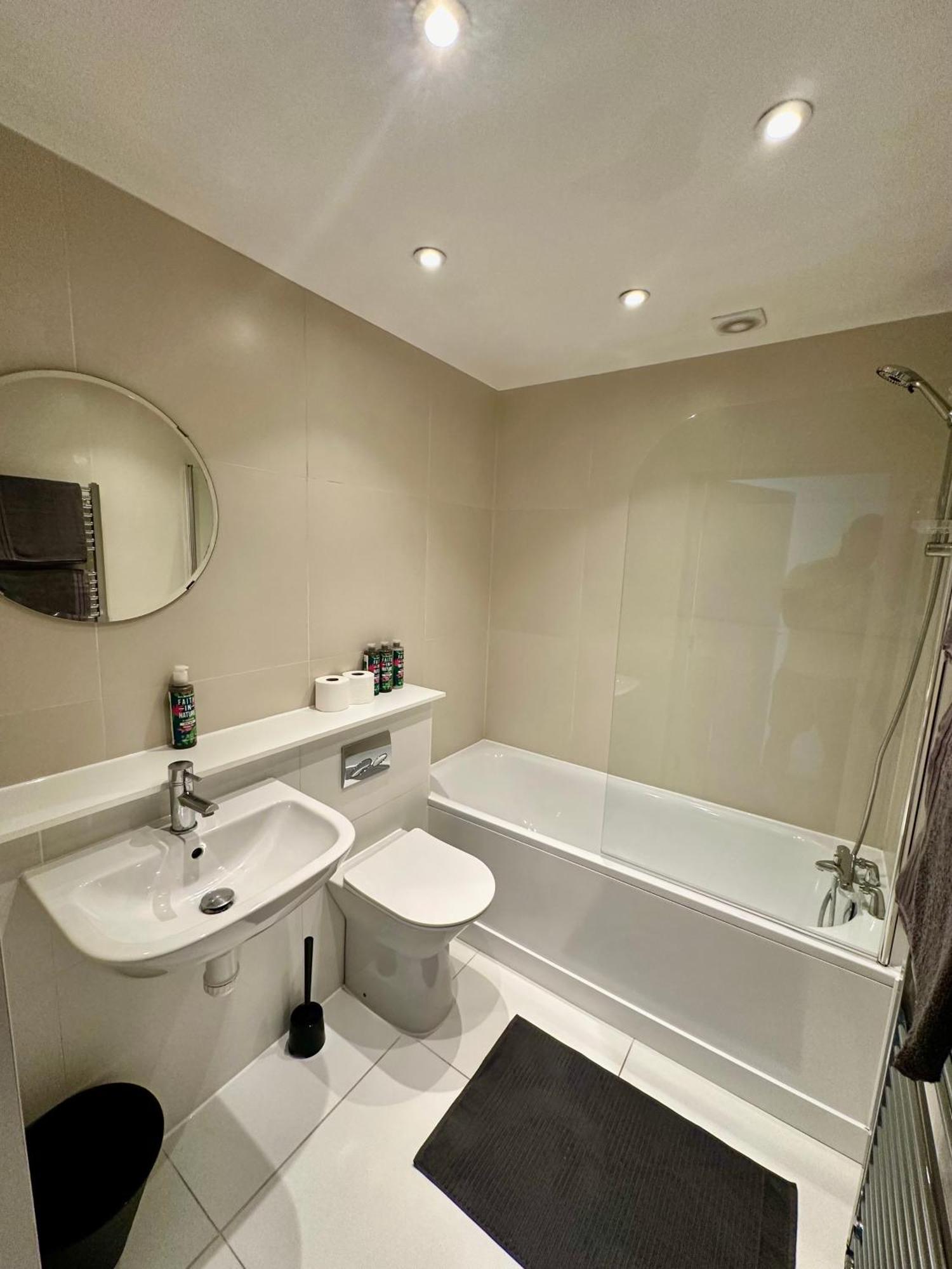 Large, Family Friendly 3-bed Flat In Wood Apartment