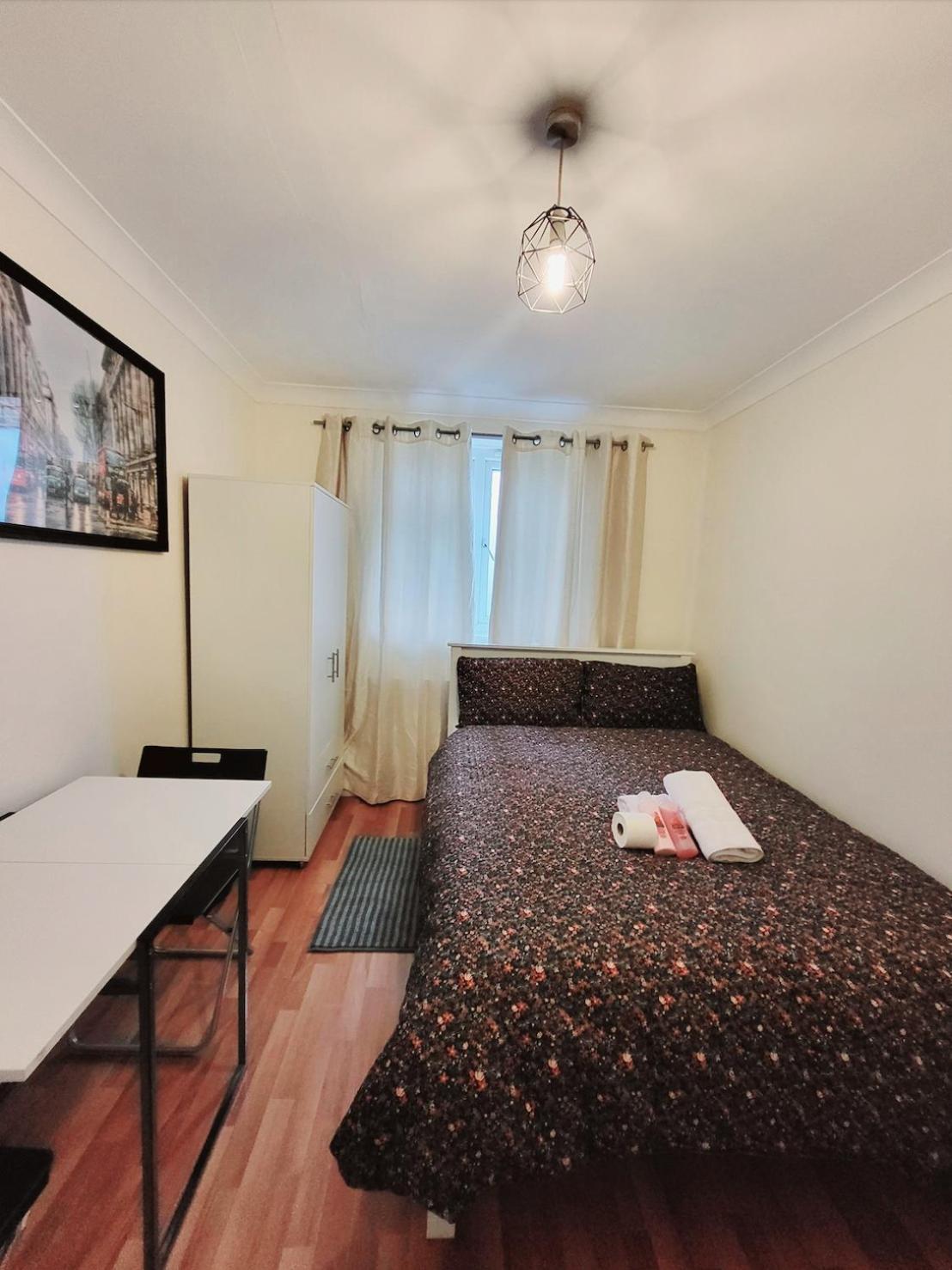 Huge And Affordable 3 Bedroom Flat In Hammersmith For 7 People With Welcome Breakfast Apartment