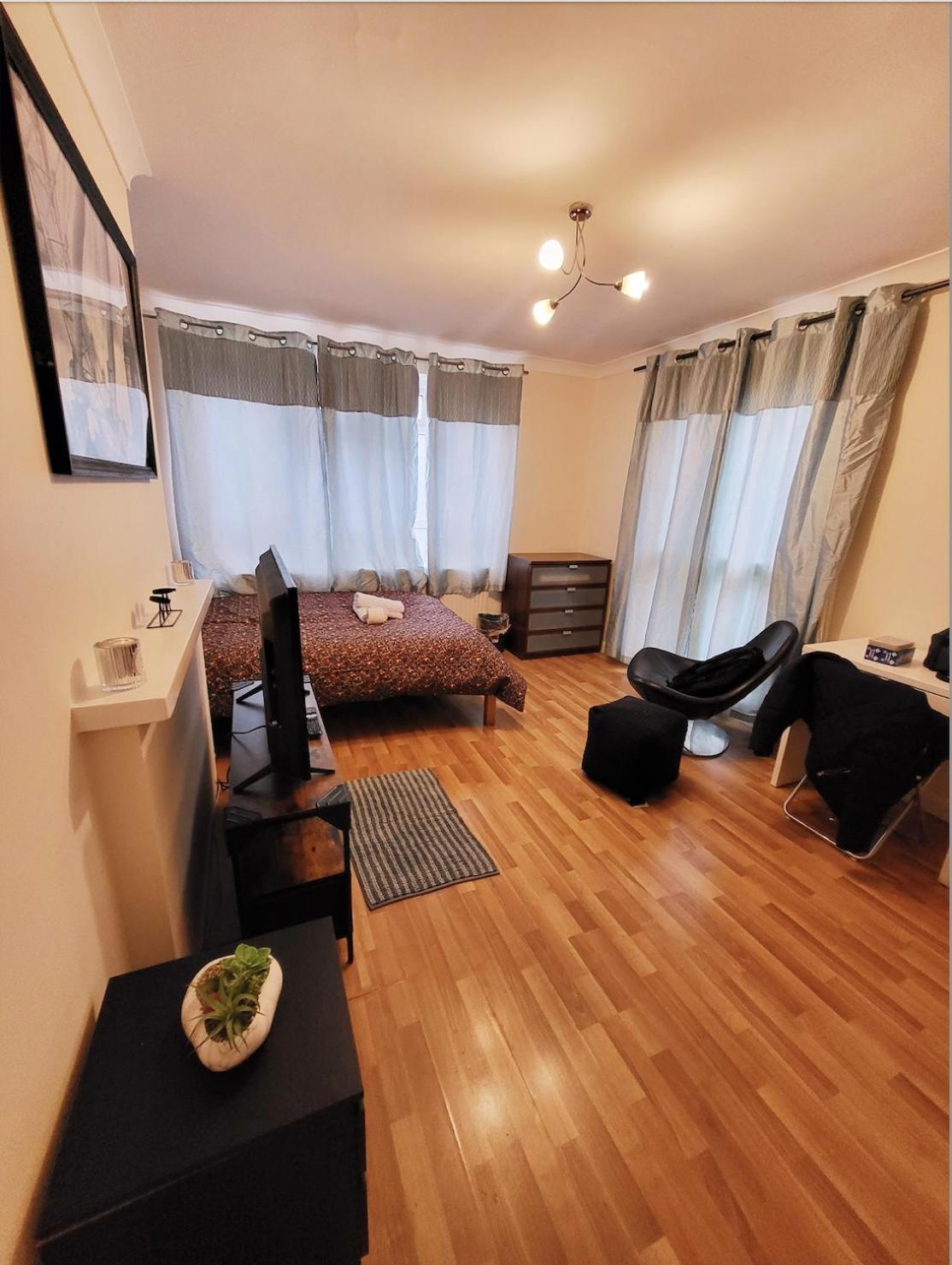 Apartment Huge And Affordable 3 Bedroom Flat In Hammersmith For 7 People With Welcome Breakfast London