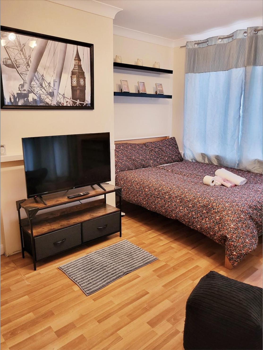 Apartment Huge And Affordable 3 Bedroom Flat In Hammersmith For 7 People With Welcome Breakfast *