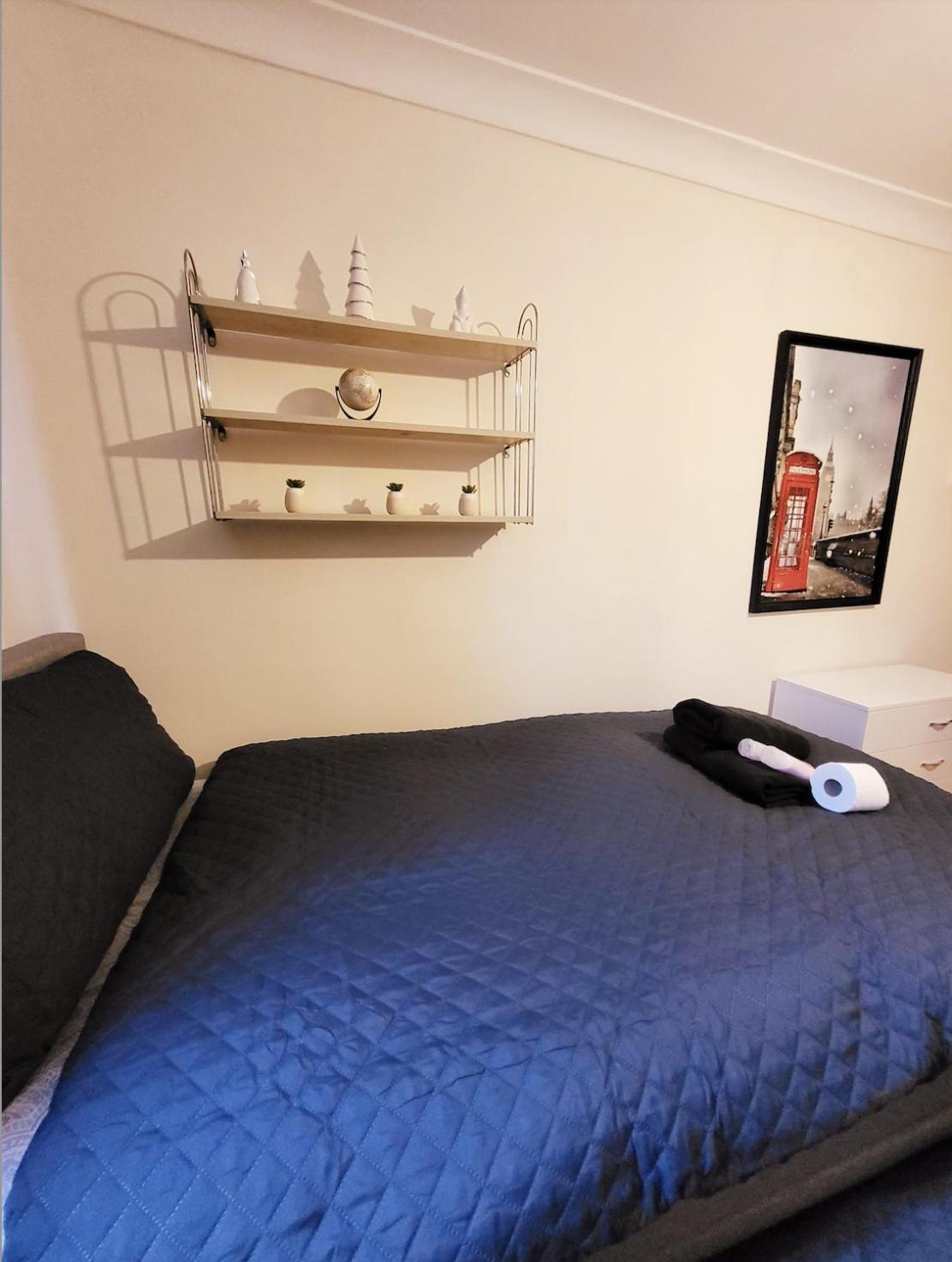 Huge And Affordable 3 Bedroom Flat In Hammersmith For 7 People With Welcome Breakfast Apartment London