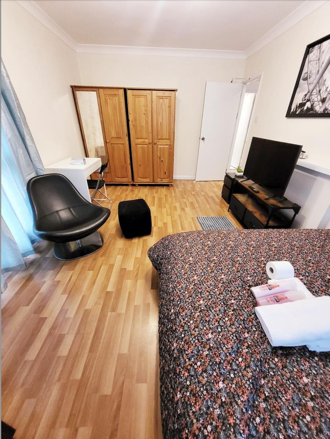 Apartment Huge And Affordable 3 Bedroom Flat In Hammersmith For 7 People With Welcome Breakfast London