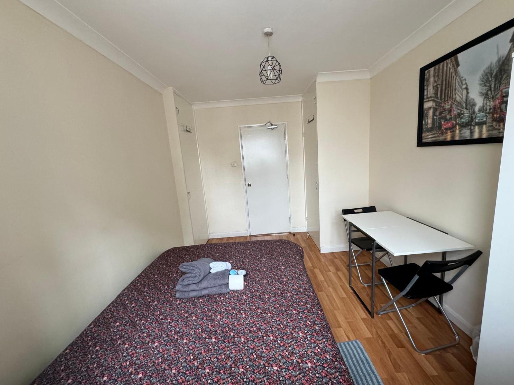 Apartment Huge And Affordable 3 Bedroom Flat In Hammersmith For 7 People With Welcome Breakfast
