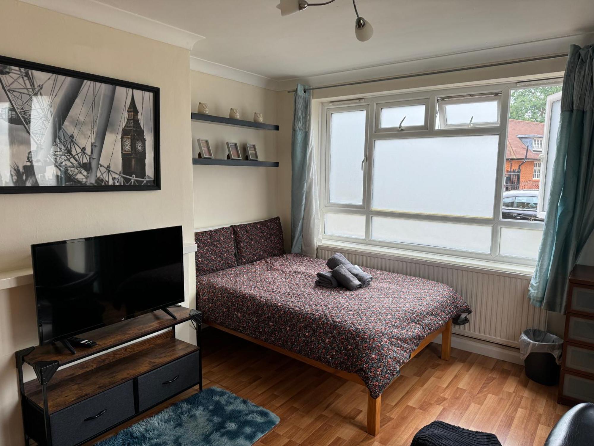 Apartment Huge And Affordable 3 Bedroom Flat In Hammersmith For 7 People With Welcome Breakfast London