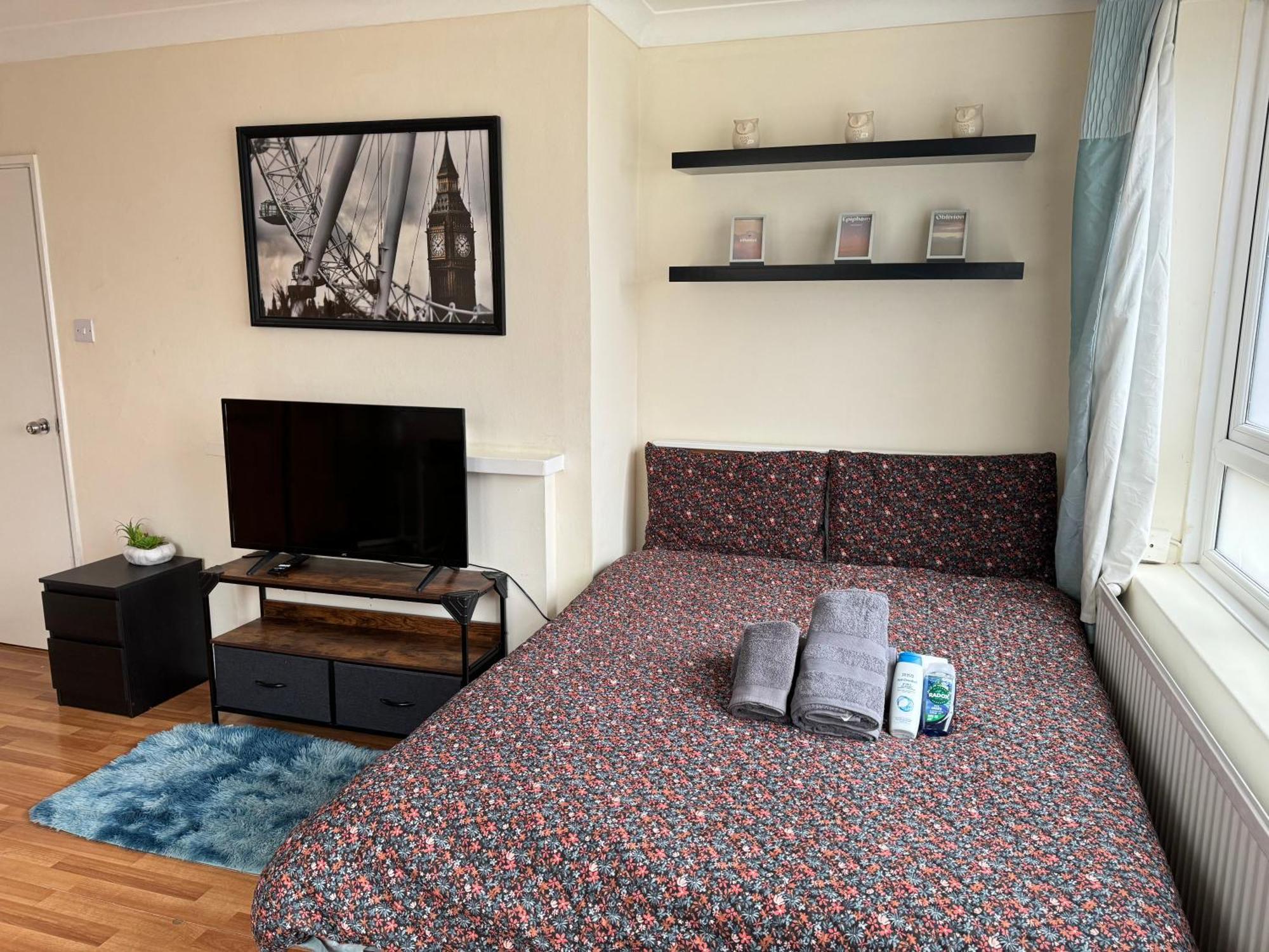 Apartment Huge And Affordable 3 Bedroom Flat In Hammersmith For 7 People With Welcome Breakfast