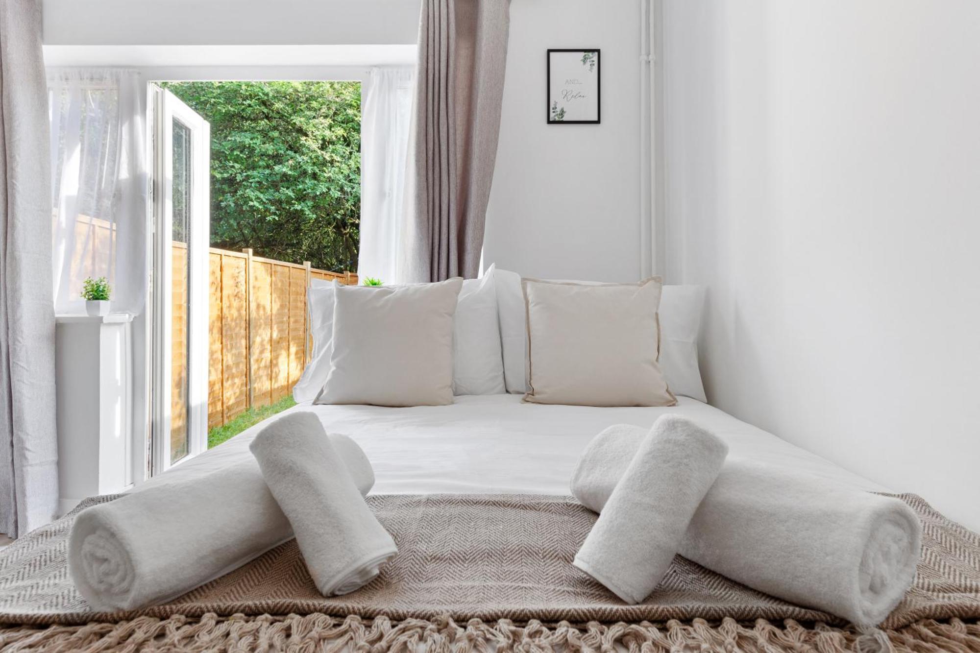 The Kensal - Modern, Warm & Cosy London