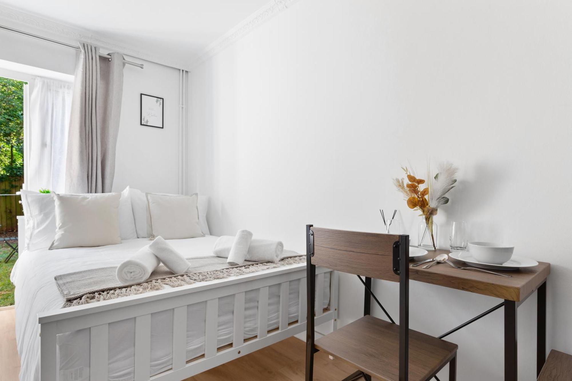 The Kensal - Modern, Warm & Cosy Apartment