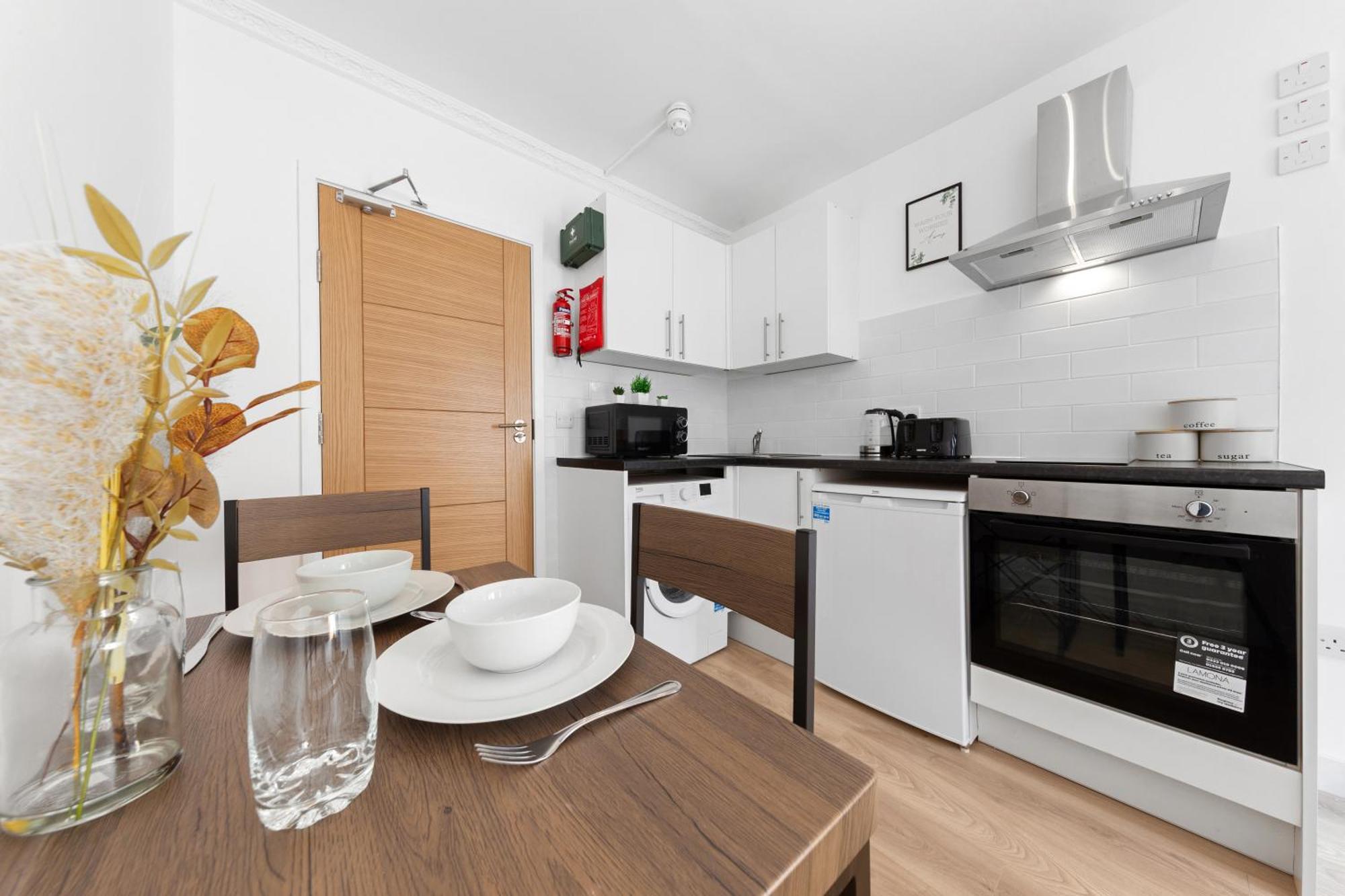 The Kensal - Modern, Warm & Cosy *