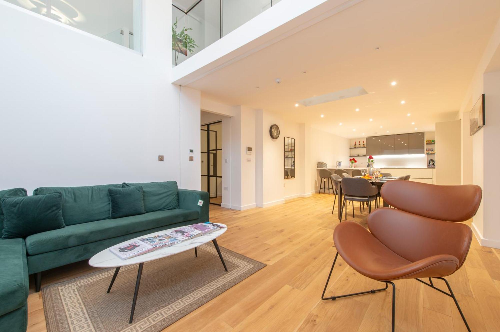 Exquisite 3br Duplex Air-con& Amenities London