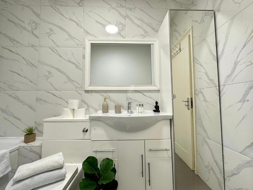 Apartment Luxury Four Bedroom Near Oxford Street