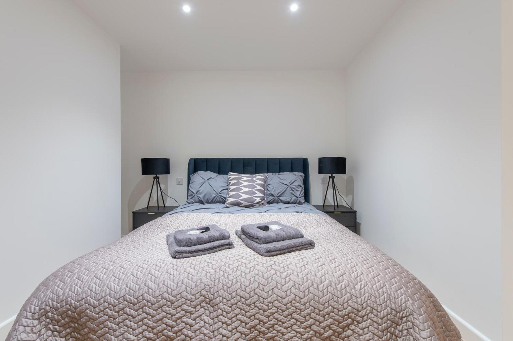 Apartment Exquisite 3br Duplex Air-con& Amenities London