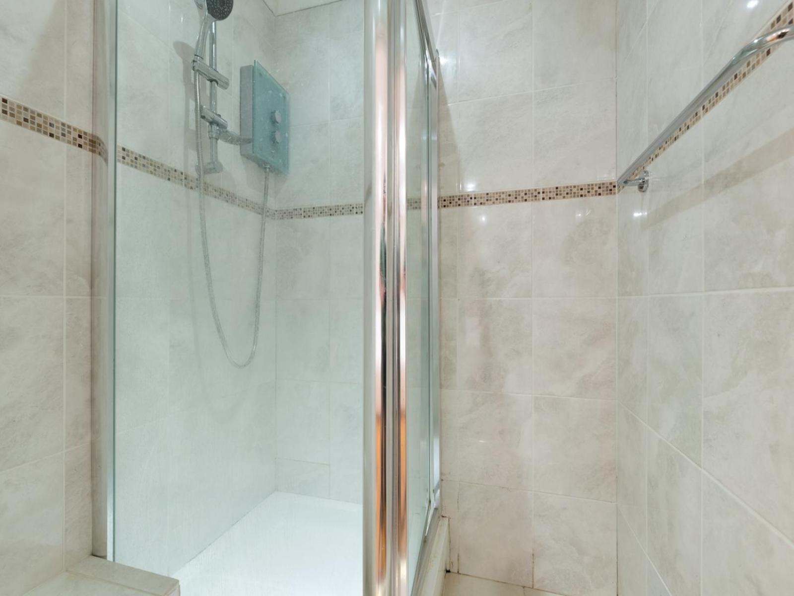 4 Bed House In Greater Parking Pass The Keys Londres