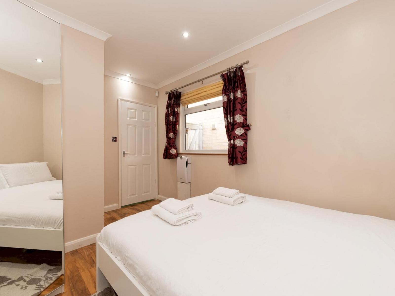 Holiday home 4 Bed House In Greater Parking Pass The Keys London