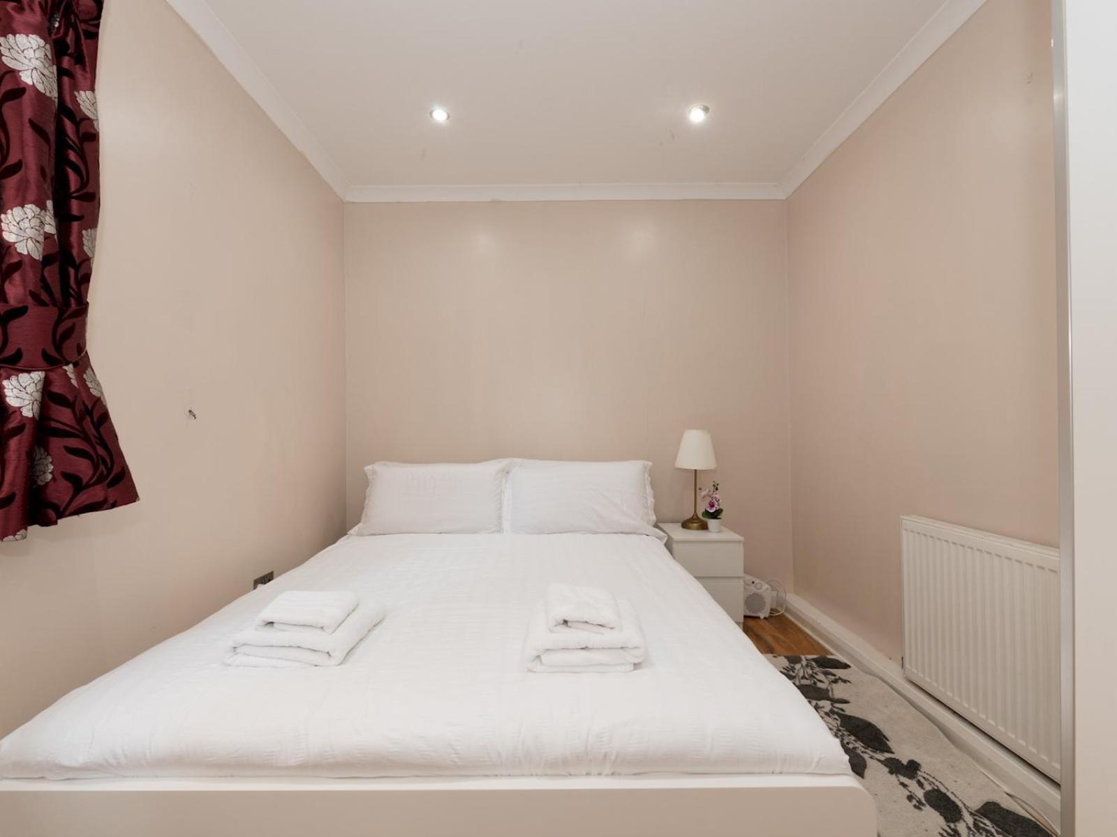 4 Bed House In Greater Parking Pass The Keys London