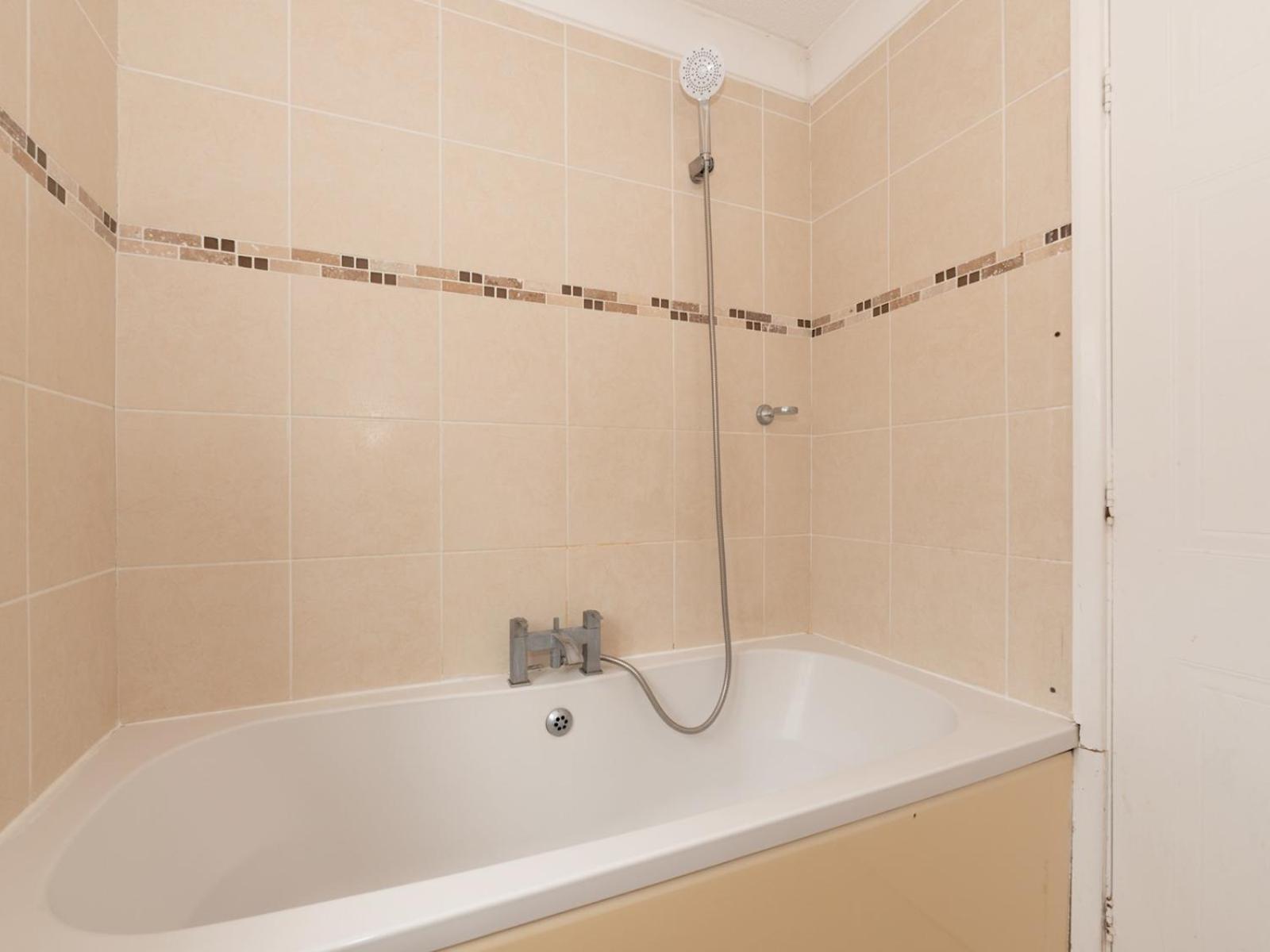 4 Bed House In Greater Parking Pass The Keys Holiday home London