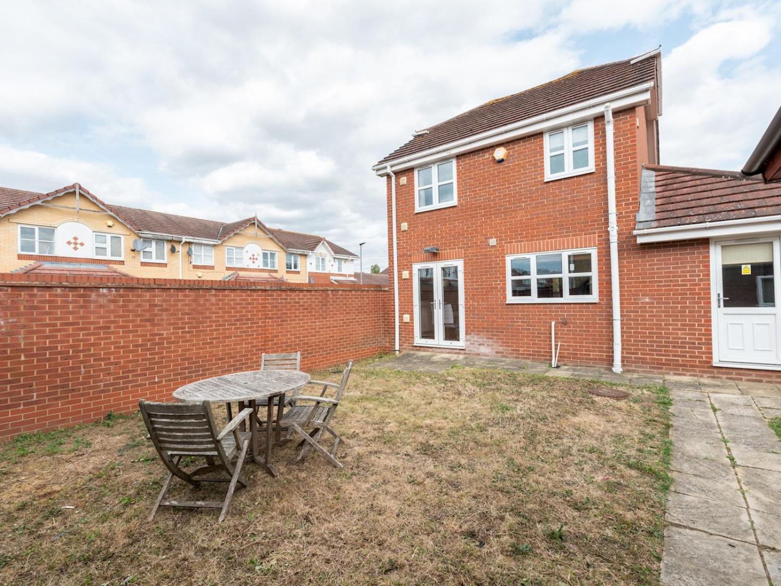 4 Bed House In Greater Parking Pass The Keys * London