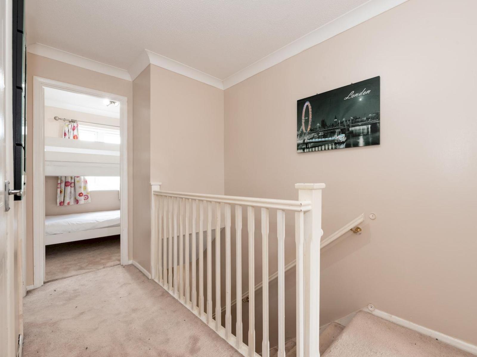 4 Bed House In Greater Parking Pass The Keys
