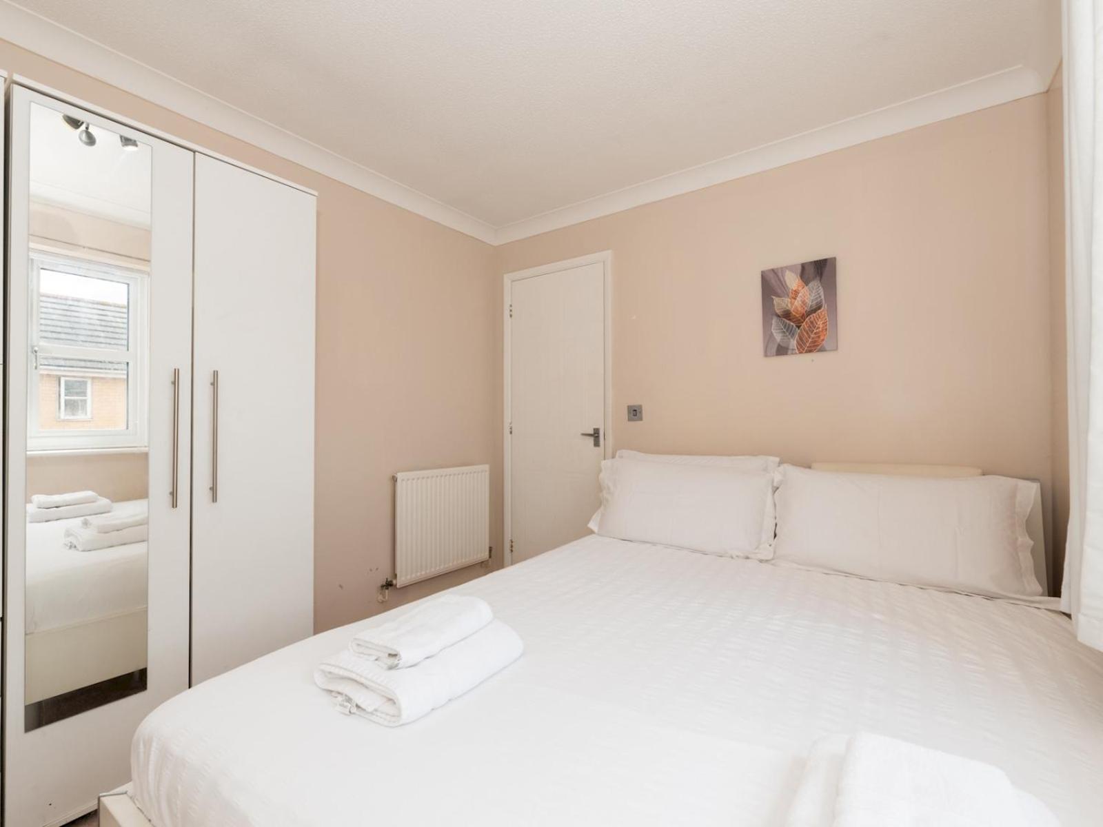 4 Bed House In Greater Parking Pass The Keys Holiday home