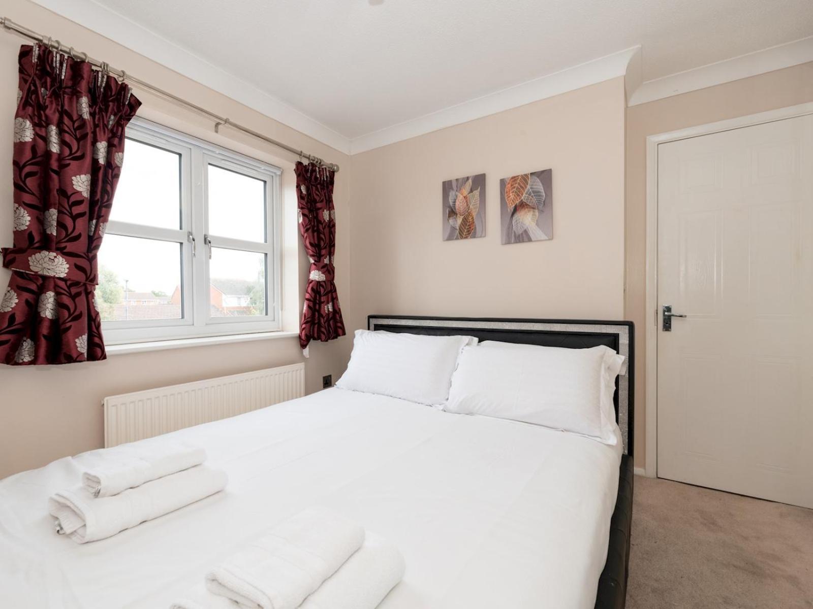 4 Bed House In Greater Parking Pass The Keys