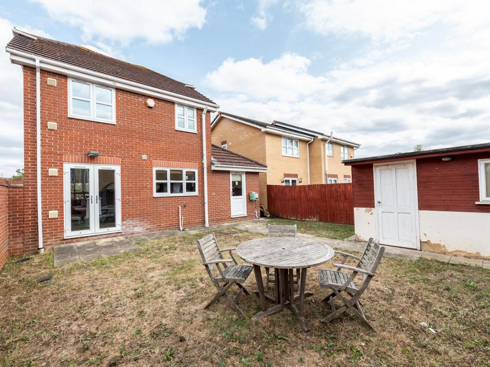 4 Bed House In Greater Parking Pass The Keys Holiday home *