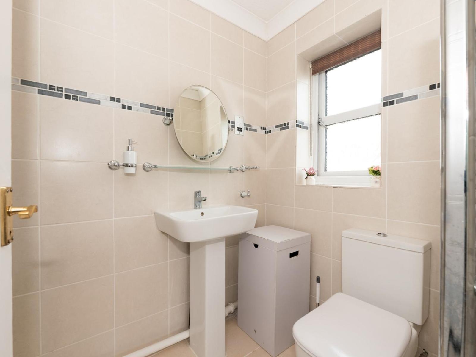 Holiday home 4 Bed House In Greater Parking Pass The Keys London