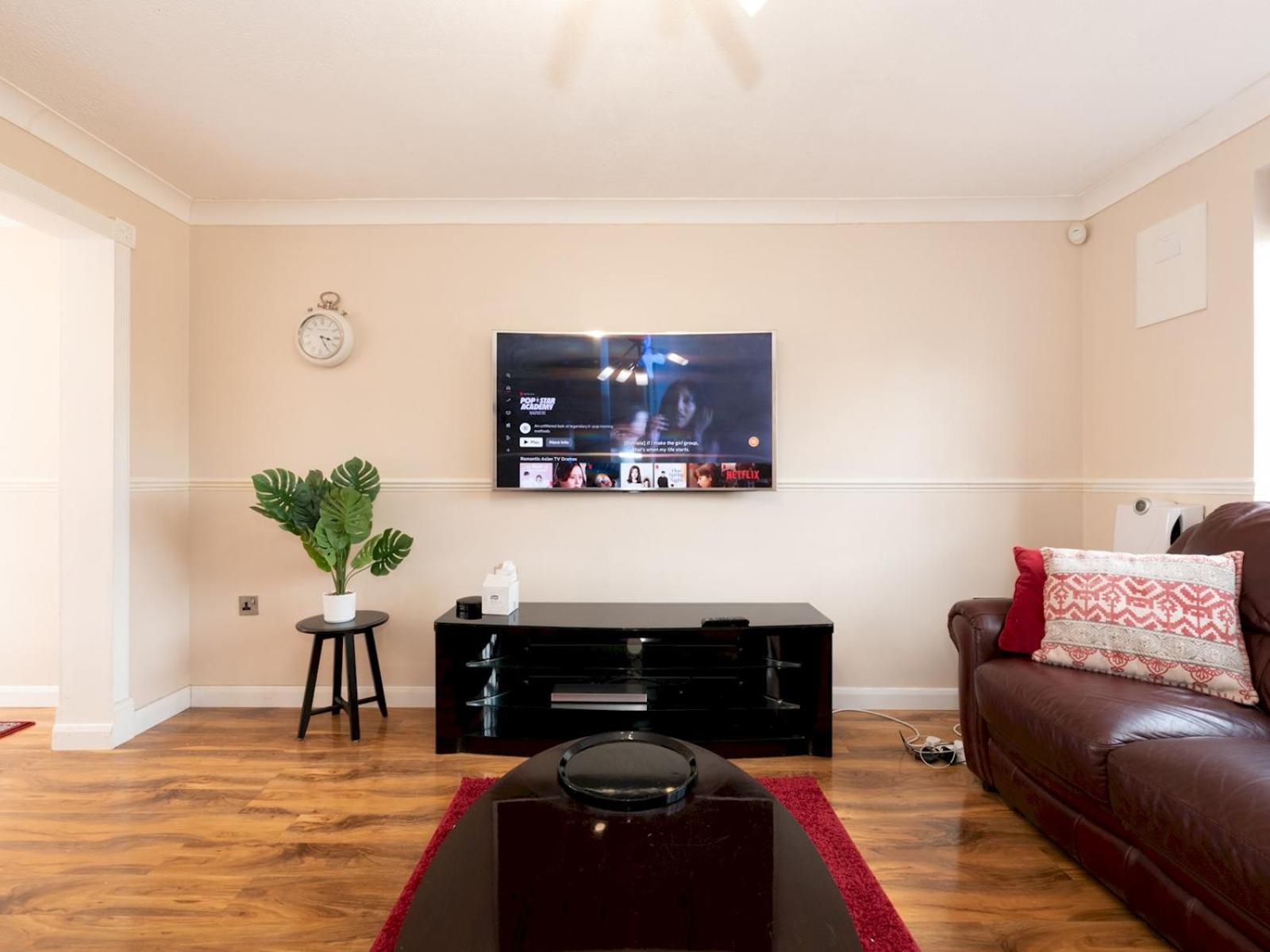Holiday home 4 Bed House In Greater Parking Pass The Keys London