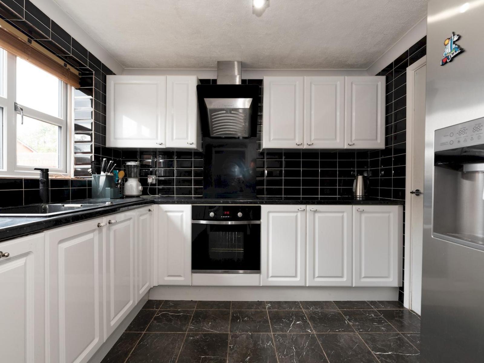 4 Bed House In Greater Parking Pass The Keys
