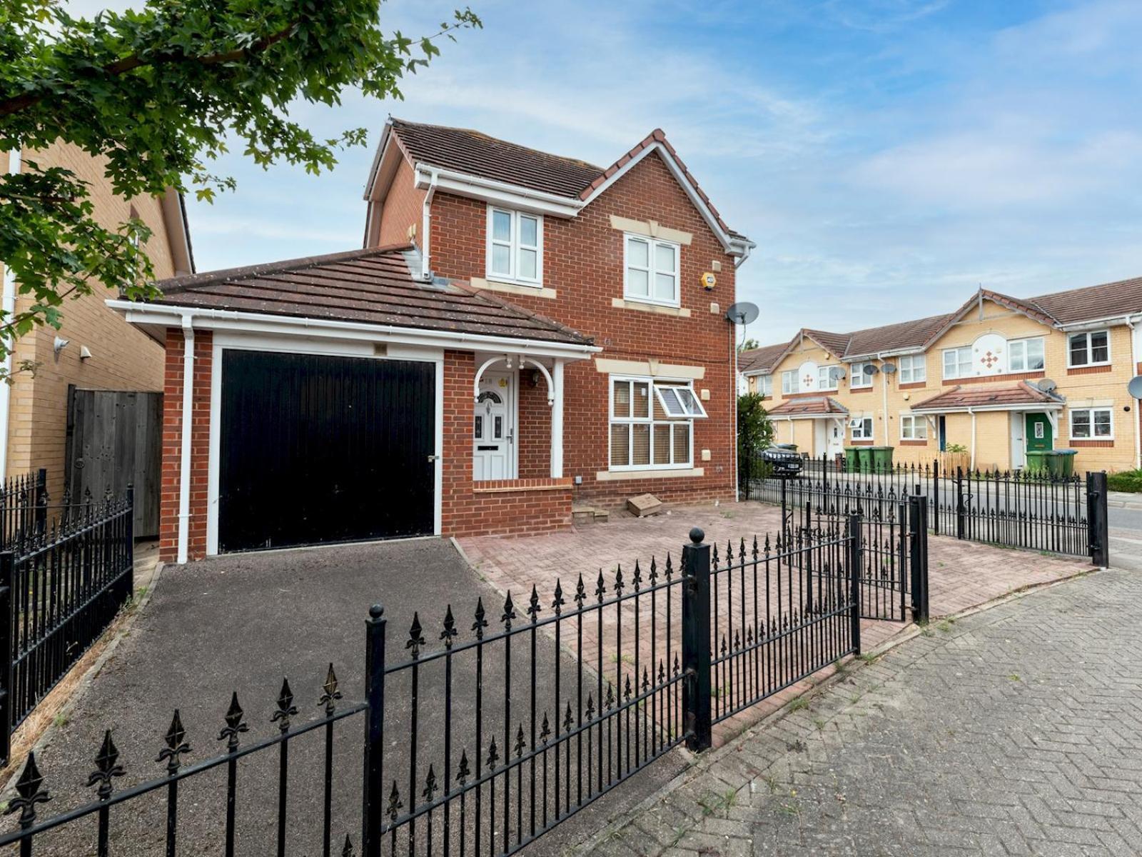 4 Bed House In Greater Parking Pass The Keys Holiday home