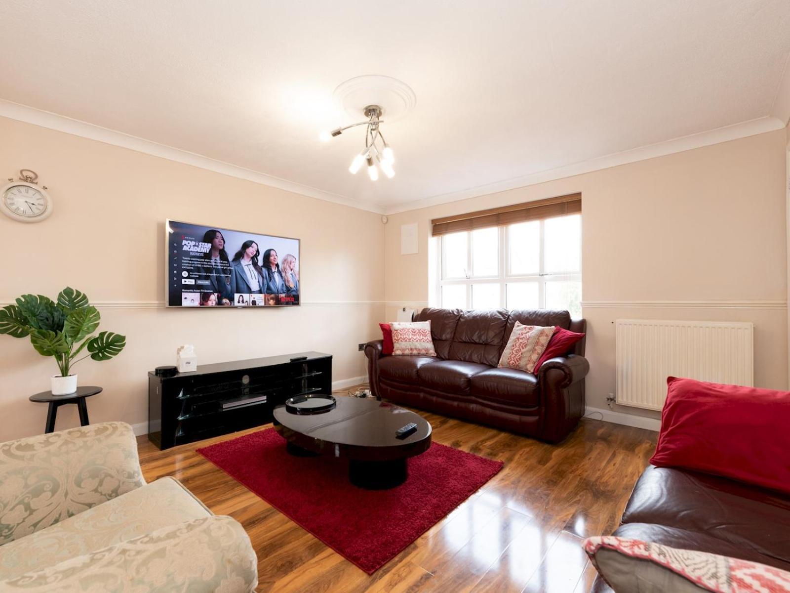 Holiday home 4 Bed House In Greater Parking Pass The Keys London