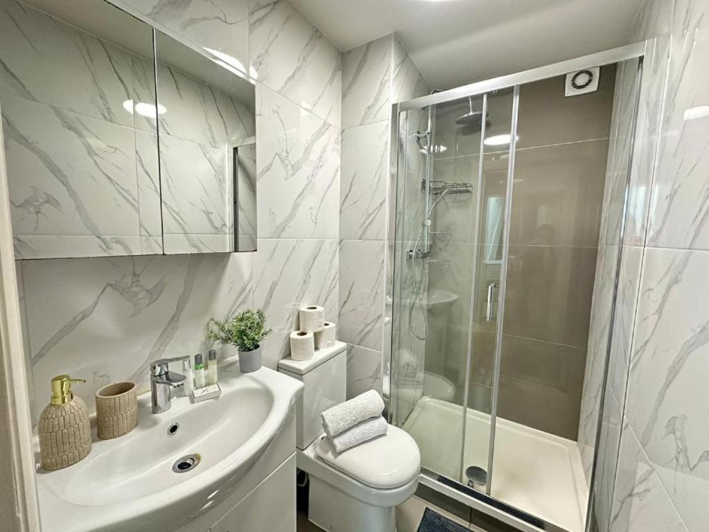 Luxury Four Bedroom Near Oxford Street Apartment