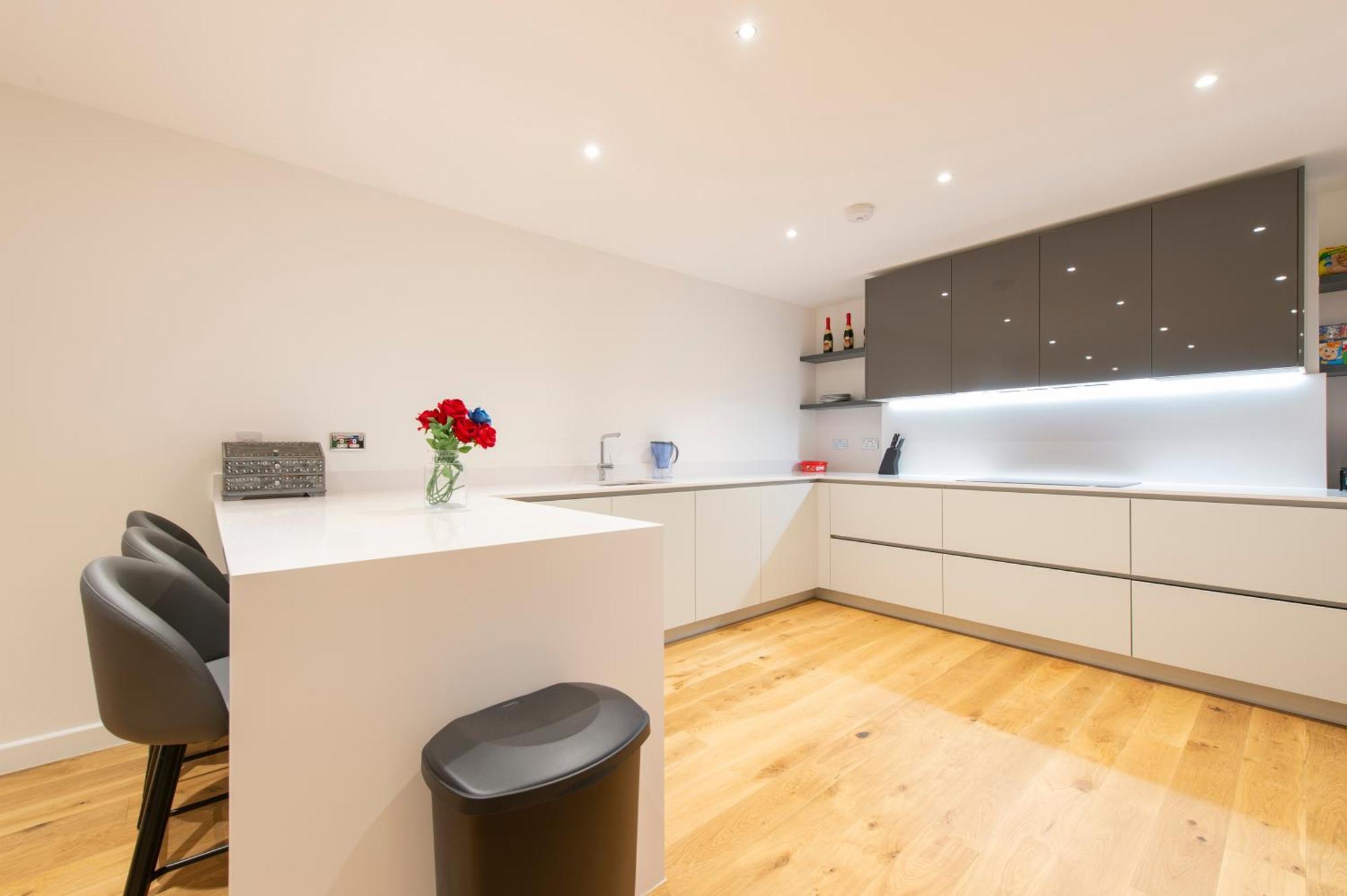 Exquisite 3br Duplex Air-con& Amenities * London