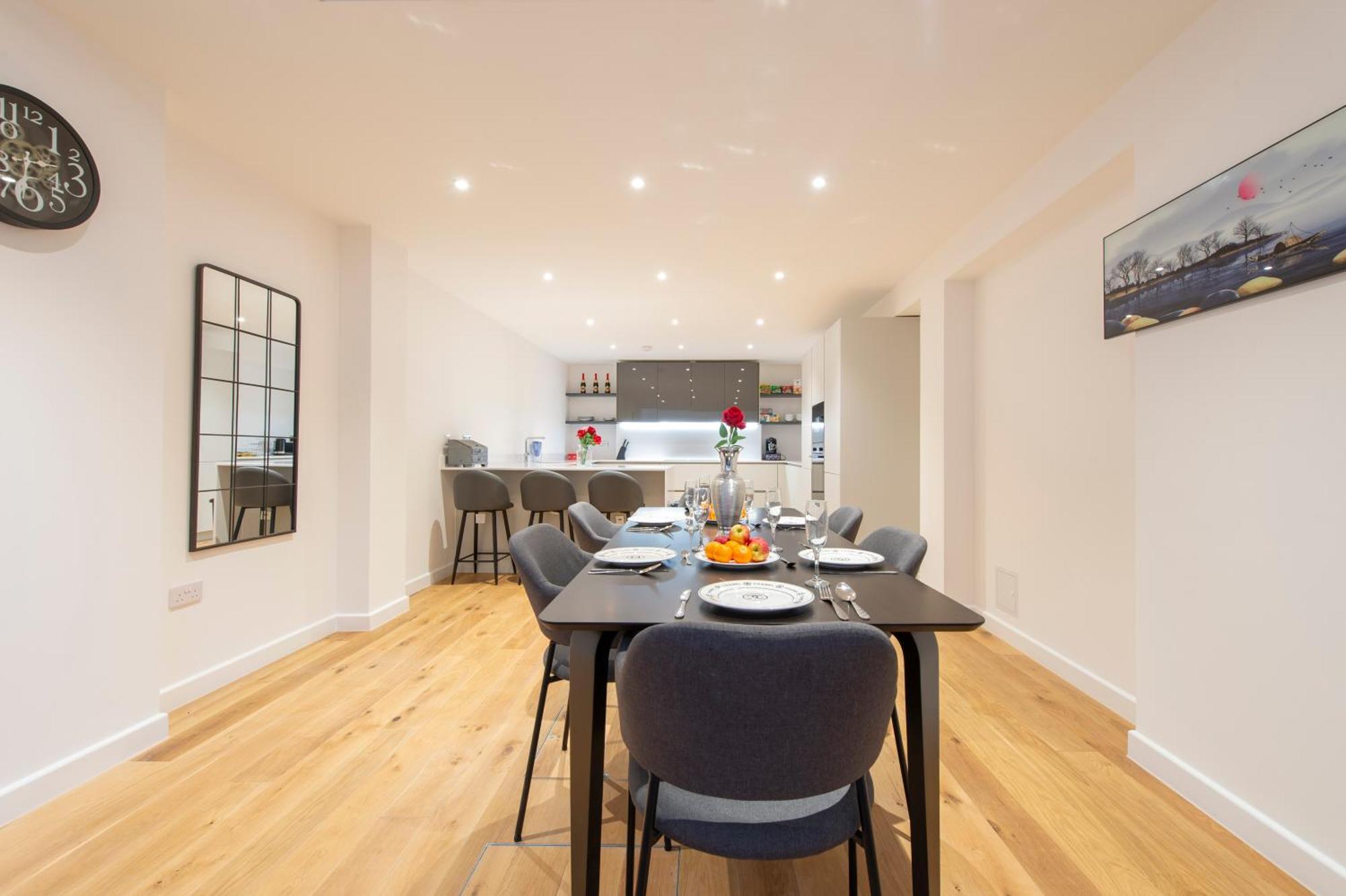 Exquisite 3br Duplex Air-con& Amenities * London